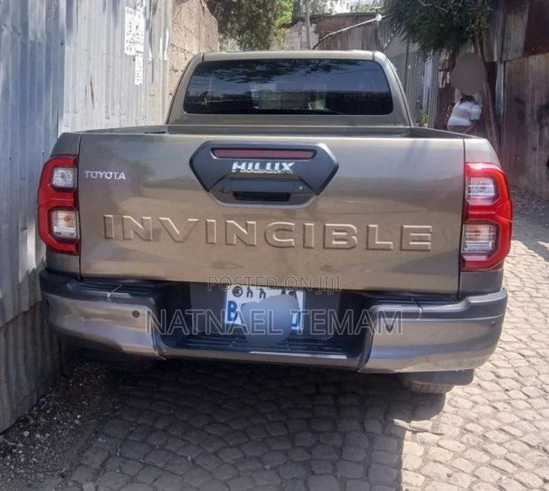 Toyota Hilux 2021 Brown