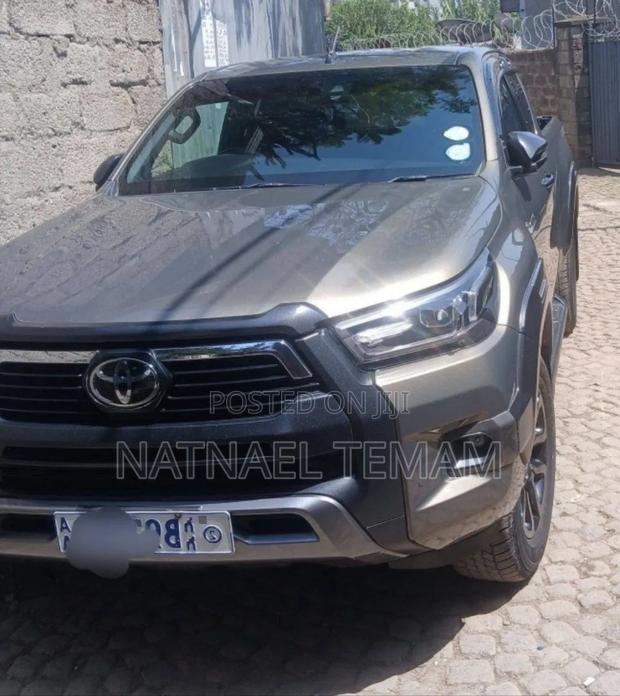 Toyota Hilux 2021 Brown