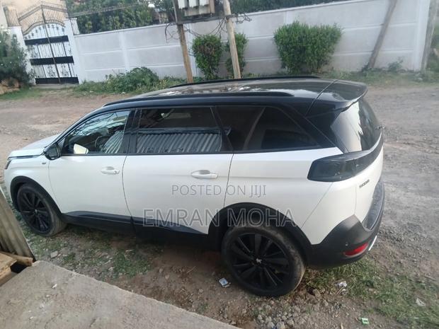 Peugeot 5008 2022 White