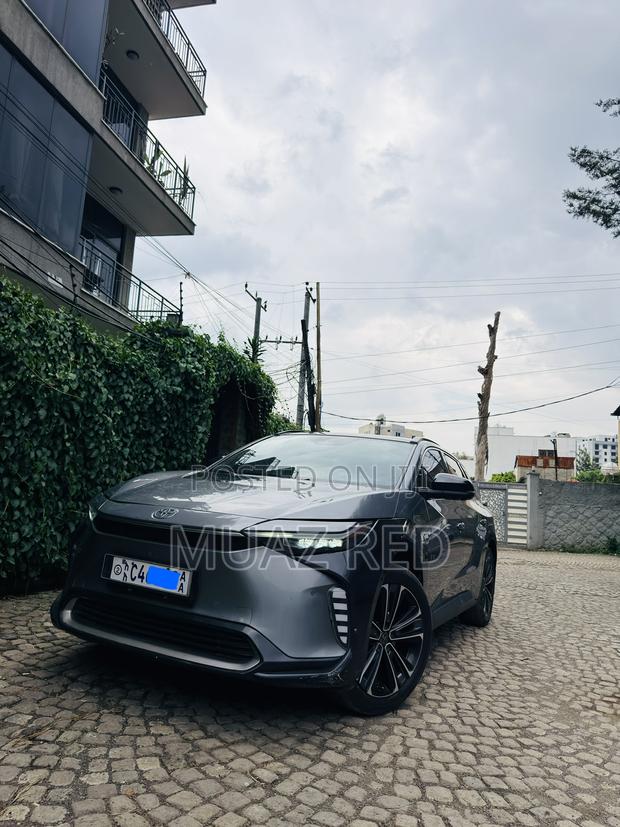 Toyota bZ4X 71.4 kWh AWD 2022 Gray