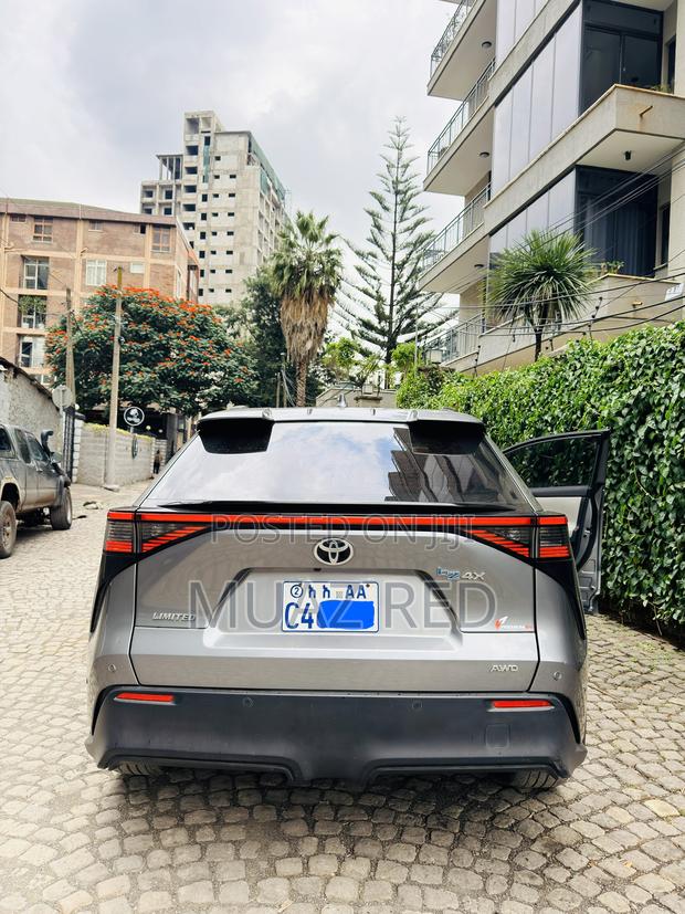 Toyota bZ4X 71.4 kWh AWD 2022 Gray