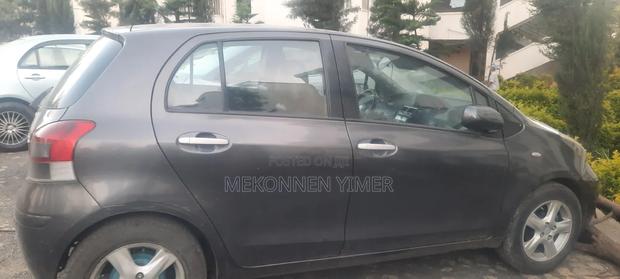 Toyota Yaris 2011 Gray