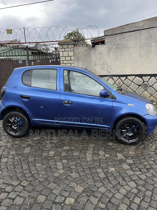 Toyota Vitz 2002 Blue
