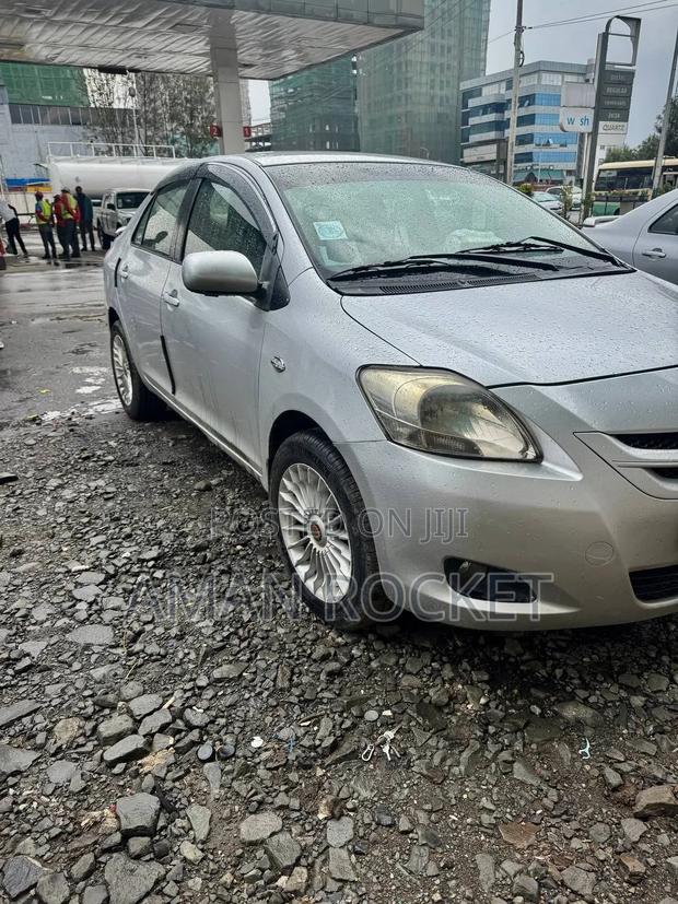 Toyota Yaris 2010 Silver