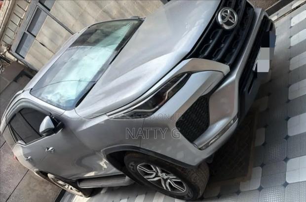 Toyota Fortuner 2022 Silver