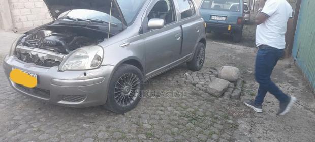 Toyota Vitz 2004 Gray