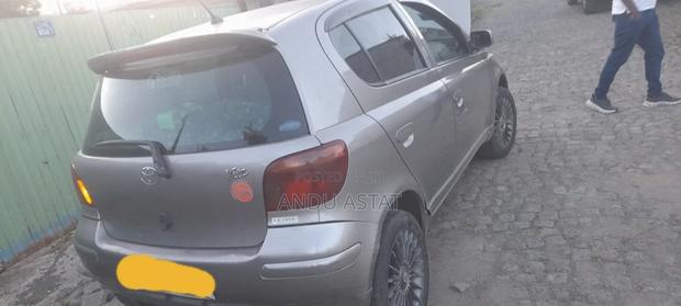 Toyota Vitz 2004 Gray