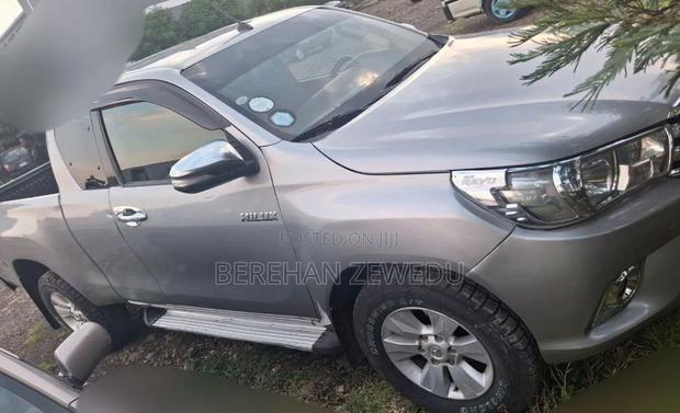 Toyota Hilux 2017 Silver