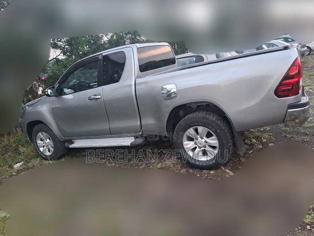 Toyota Hilux 2017 Silver