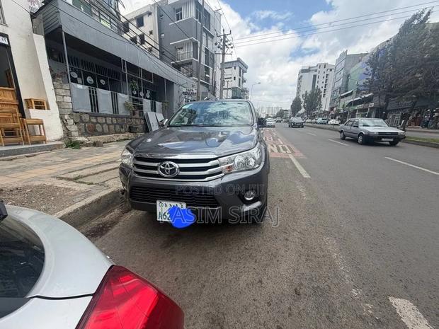 Toyota Hilux 2018 Gray
