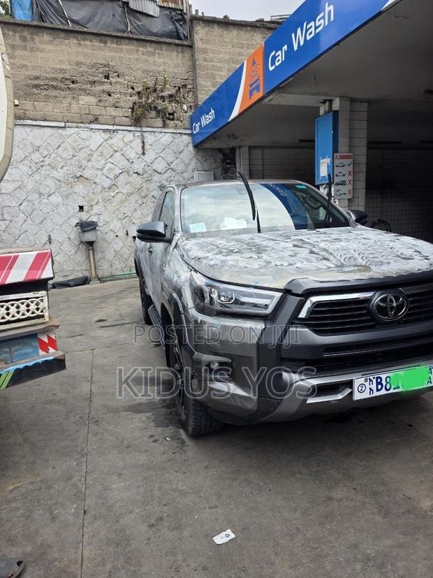 Toyota Hilux 2021 Gold