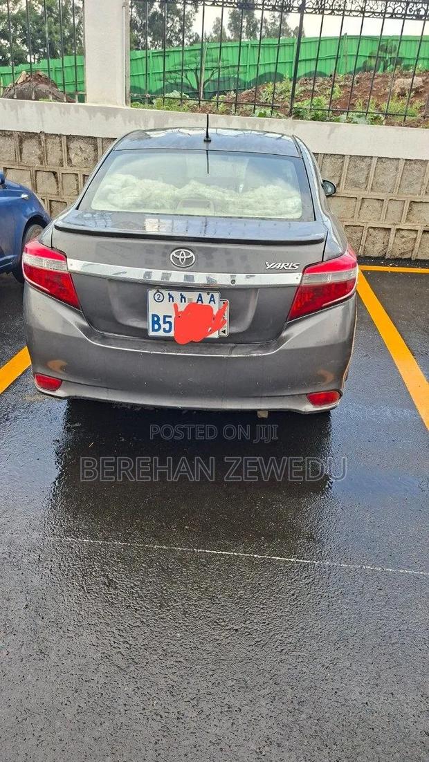 Toyota Yaris 2015 Gray