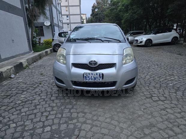 Toyota Yaris 2010 Silver