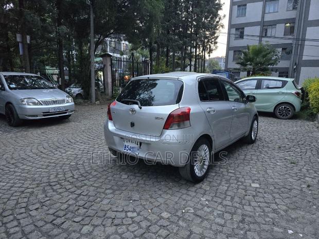 Toyota Yaris 2010 Silver