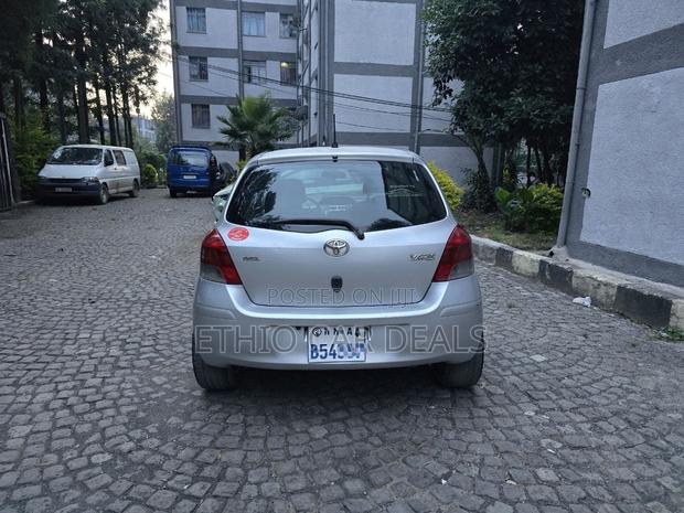 Toyota Yaris 2010 Silver