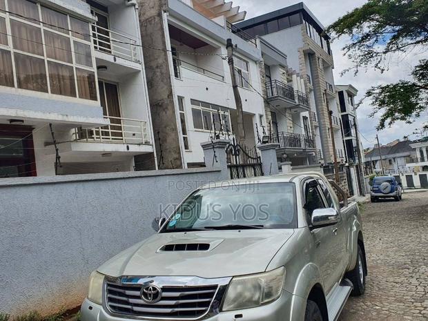 Toyota Hilux 2014 Silver