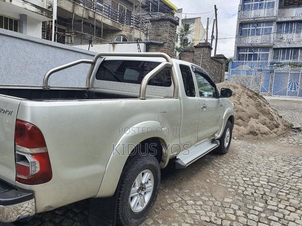 Toyota Hilux 2014 Silver