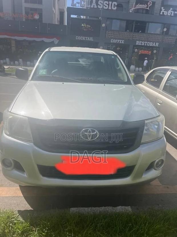 Toyota Hilux 2012 Silver