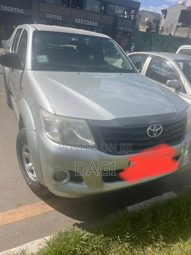 Toyota Hilux 2012 Silver