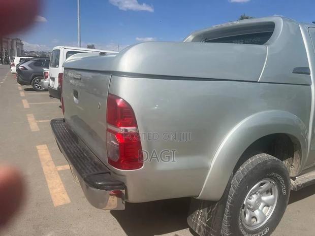 Toyota Hilux 2012 Silver