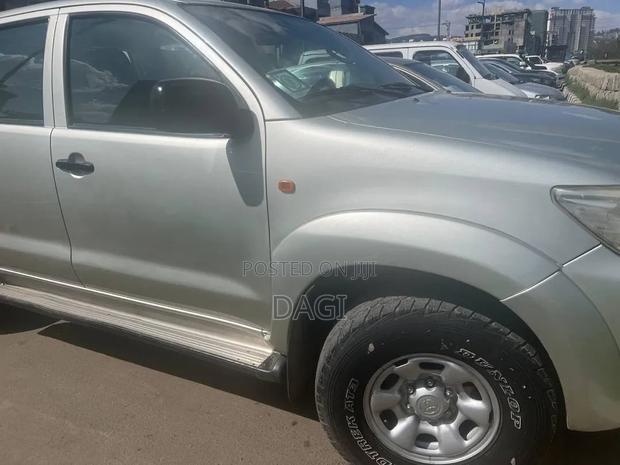 Toyota Hilux 2012 Silver