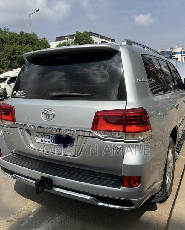 Toyota Land Cruiser 2017 Silver