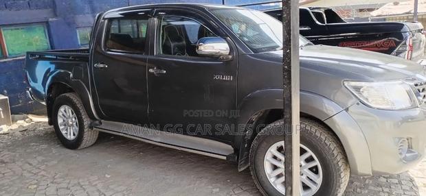 Toyota Hilux 2012 Gray