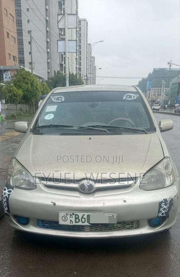 Toyota Platz 2005 Gold