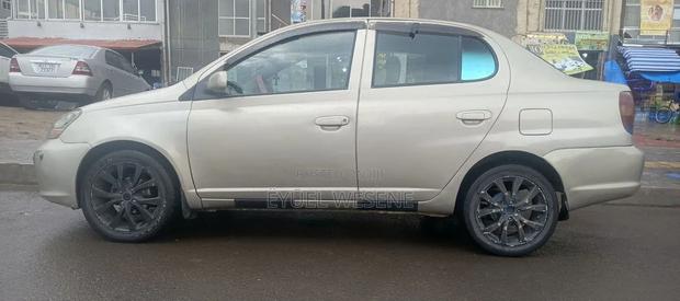 Toyota Platz 2005 Gold