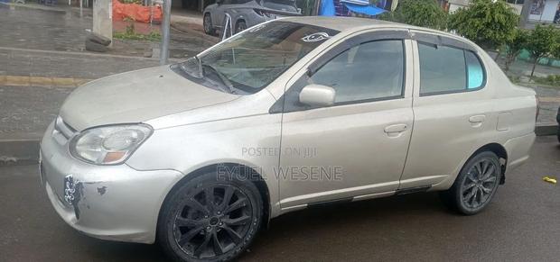 Toyota Platz 2005 Gold
