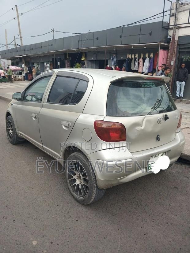 Toyota Vitz 2002 Gold