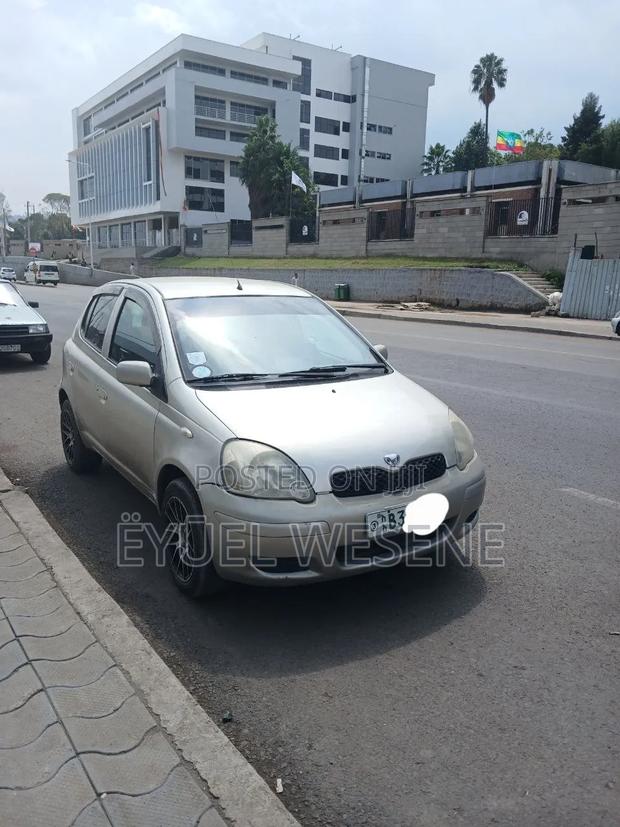 Toyota Vitz 2002 Gold