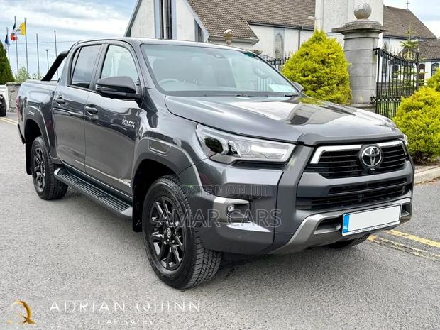 Toyota Hilux Revo Double Cab Deisel 2.8 AWD 2018 Gray
