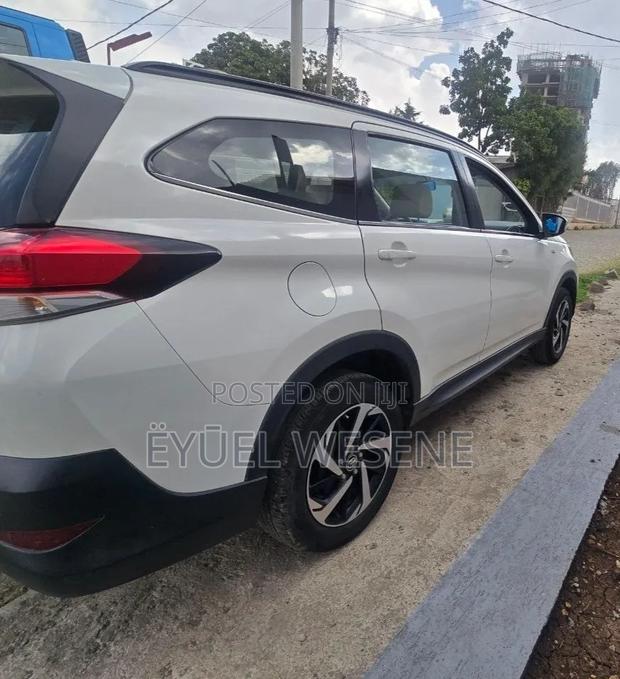Toyota Rush 2021 White