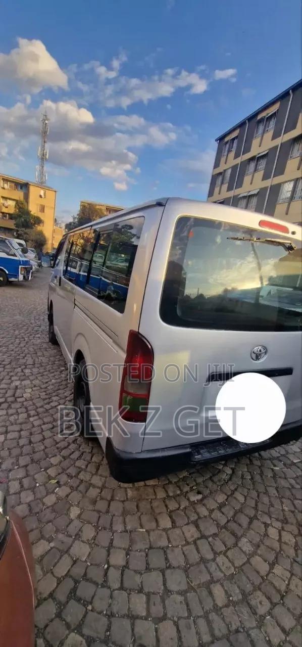 Toyota HiAce 2008 Silver