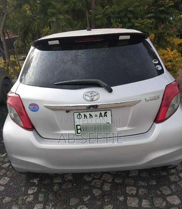 Toyota Yaris 2011 Off white