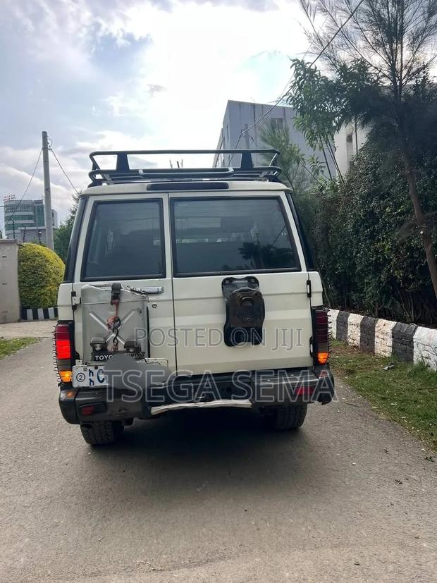Toyota Land Cruiser 2014 White