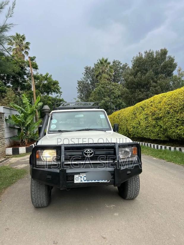Toyota Land Cruiser 2014 White