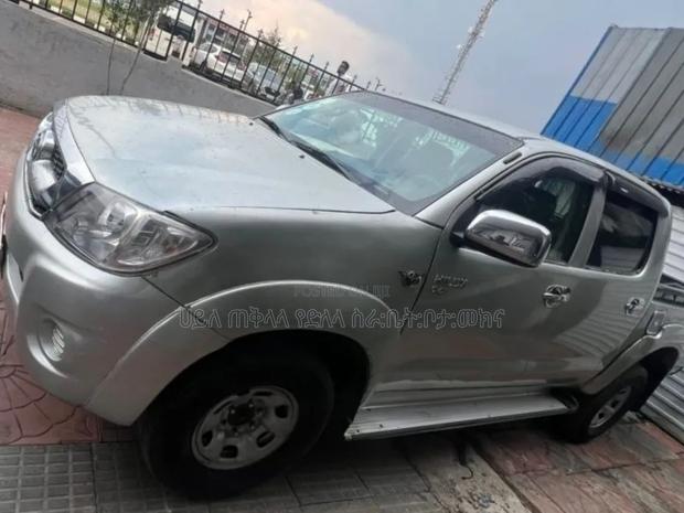 Toyota Hilux 2010 Gold