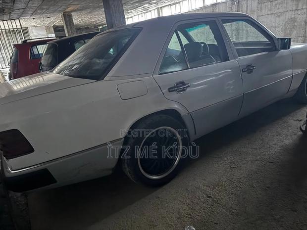 Mercedes-Benz 230E 1991 White