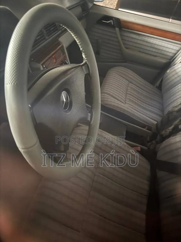 Mercedes-Benz 230E 1991 White