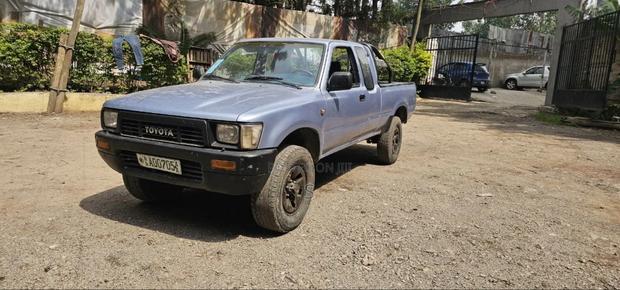 Toyota Hilux 1991 Blue