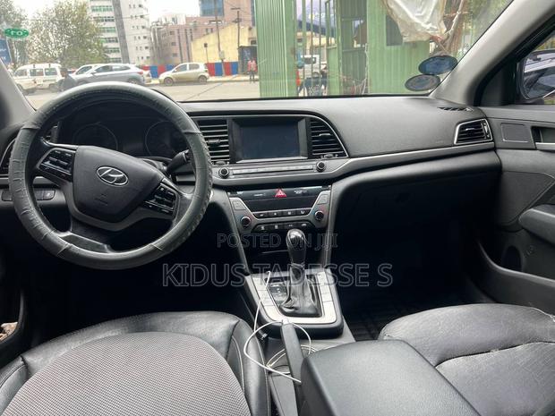 Hyundai Avante 2018 Blue