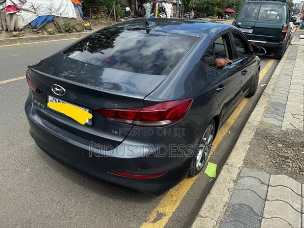 Hyundai Avante 2018 Blue
