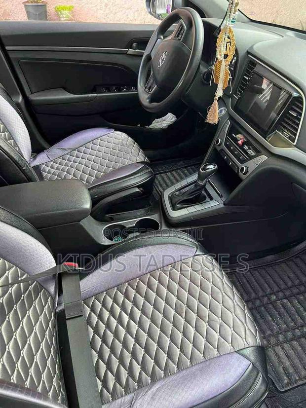 Hyundai Avante 2018 Blue