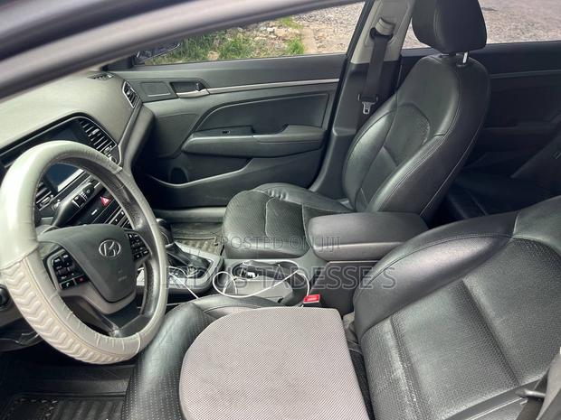 Hyundai Avante 2018 Blue