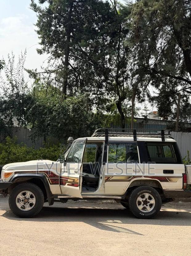 Toyota Land Cruiser 2014 White