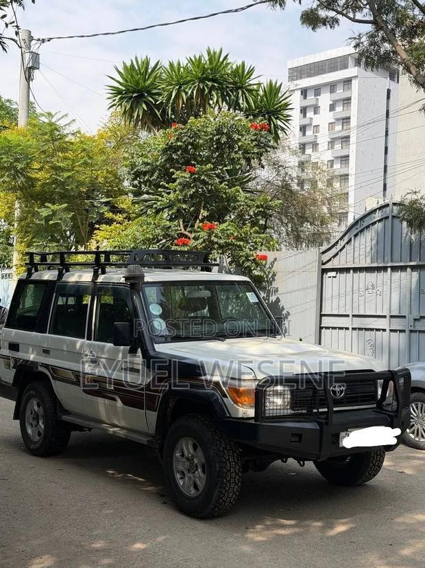 Toyota Land Cruiser 2014 White