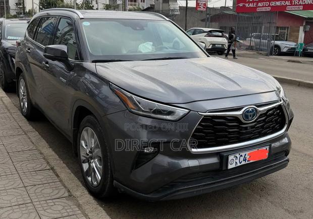 Toyota Highlander Limited AWD 2023 Gray