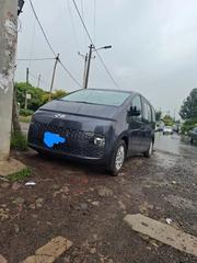 Hyundai Staria 2023 Gray for sale